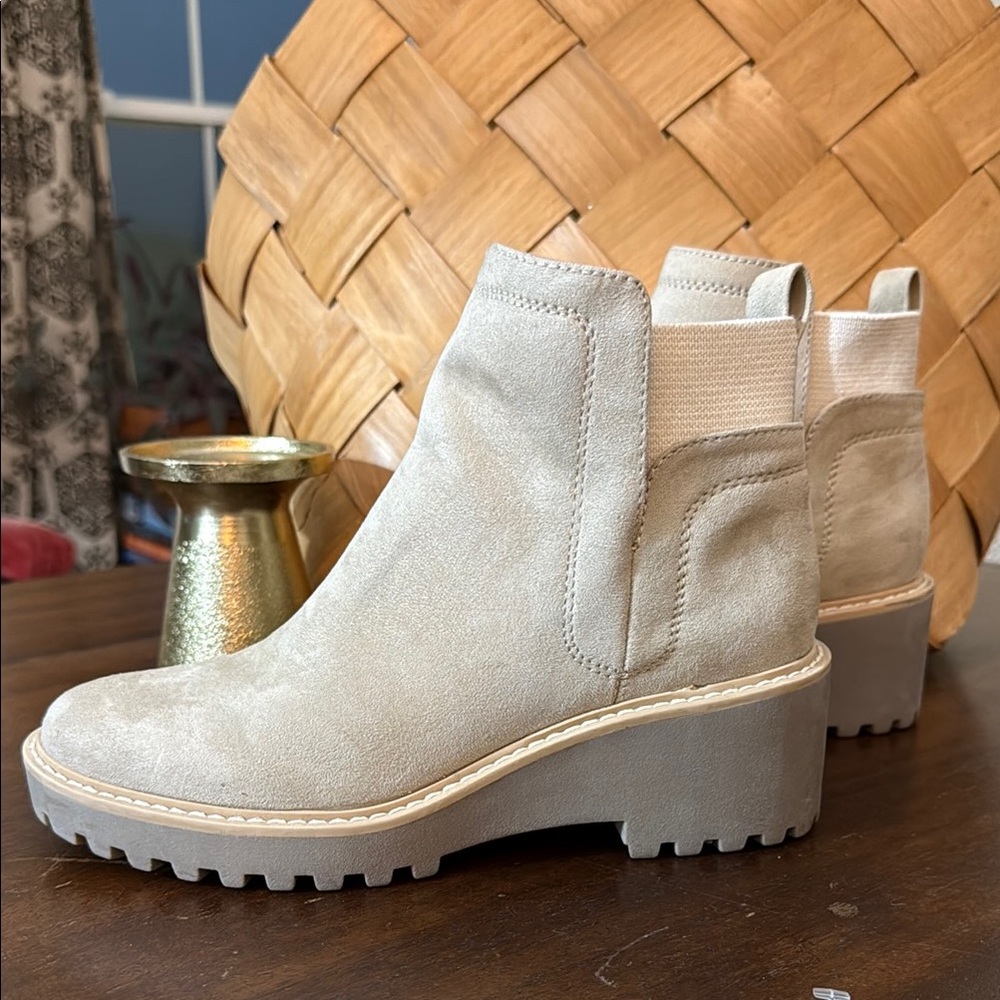 DOLCE VITA Rango 7.5 Women's Suede Ankle Boots - Cream